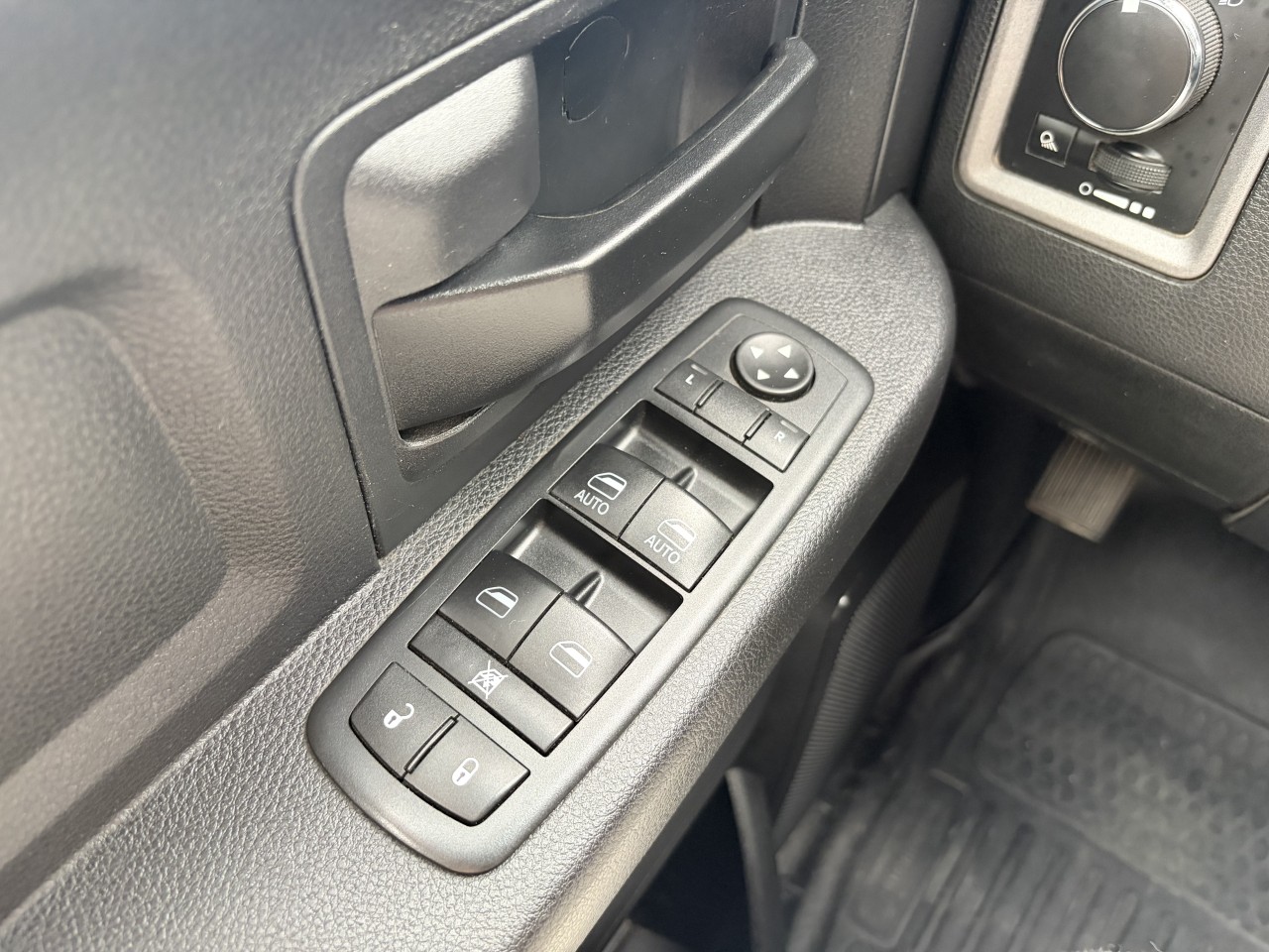 2016 Ram 1500 ST 4X4 V8 Main Image