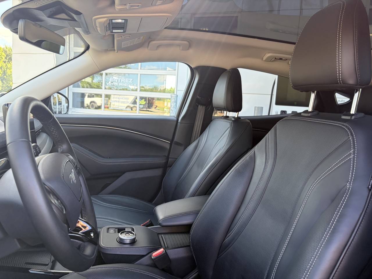 2023 Ford Mustang Mach-E PREMIUM TOIT PANORAMIQUE EXTENDED BATTERY ENSEMBLE NITE PONY Main Image