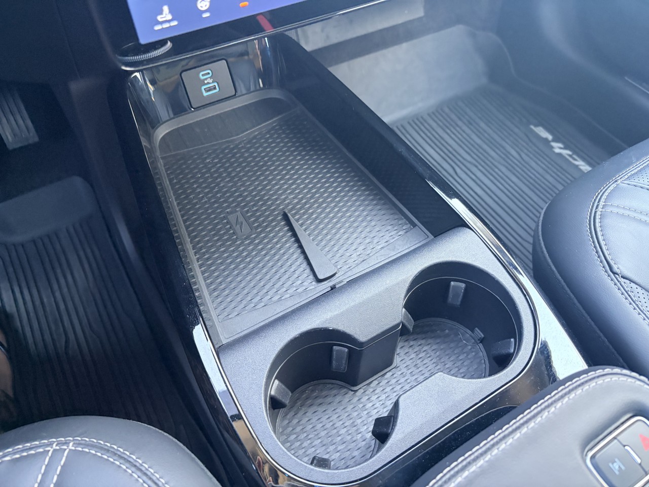 2023 Ford Mustang Mach-E PREMIUM TOIT PANORAMIQUE EXTENDED BATTERY ENSEMBLE NITE PONY Main Image