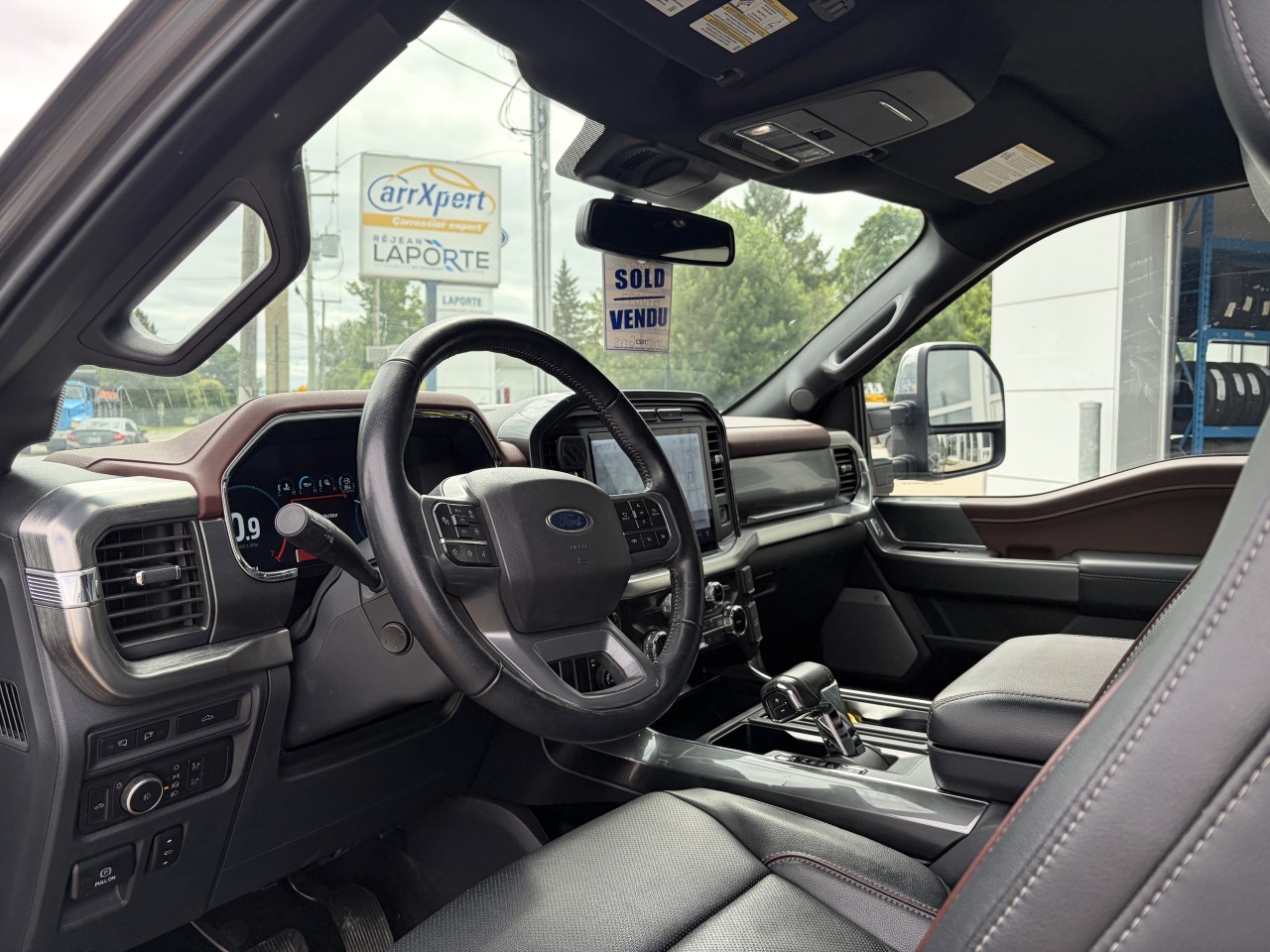2022 Ford F-150 LARIAT Main Image