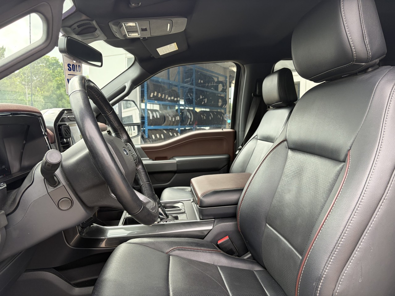 2022 Ford F-150 LARIAT Main Image