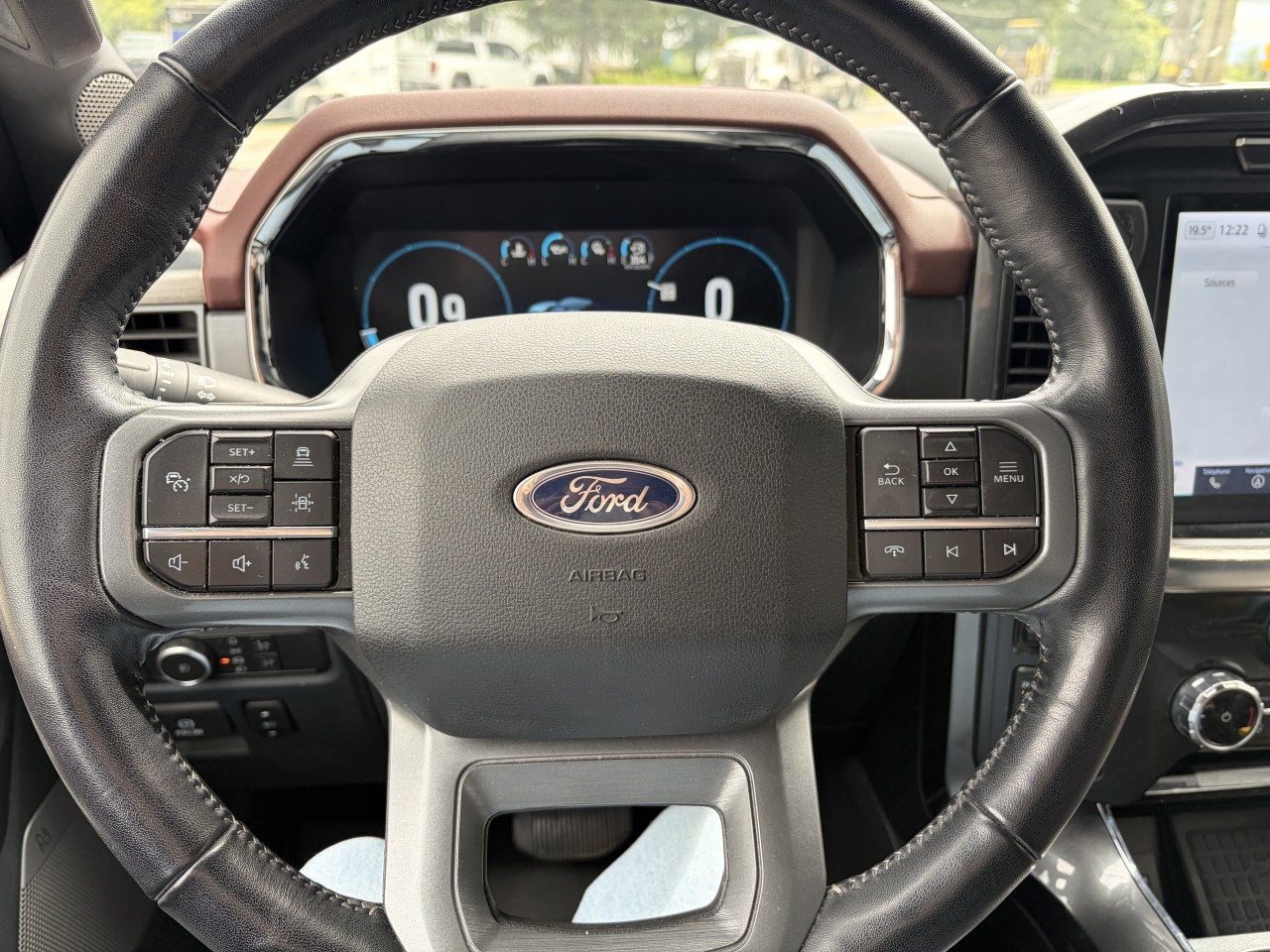 2022 Ford F-150 LARIAT Main Image