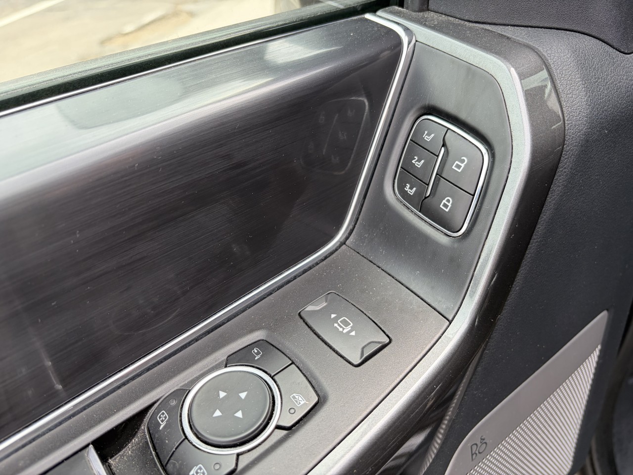 2022 Ford F-150 LARIAT Main Image