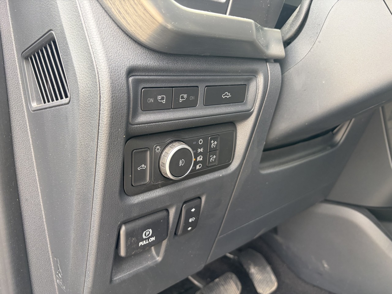 2022 Ford F-150 LARIAT Main Image