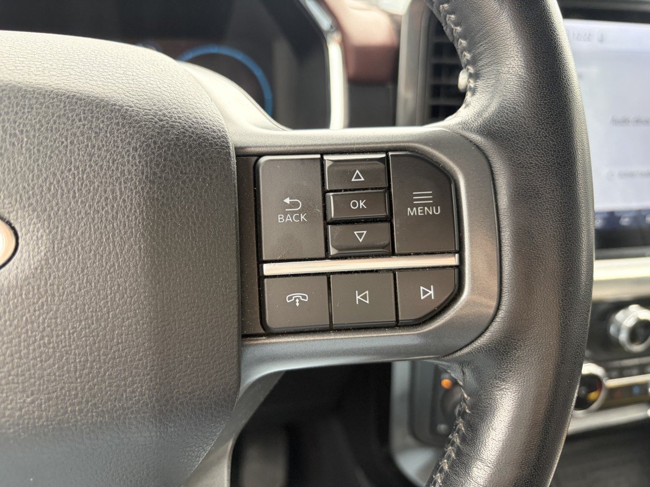 2022 Ford F-150 LARIAT Main Image