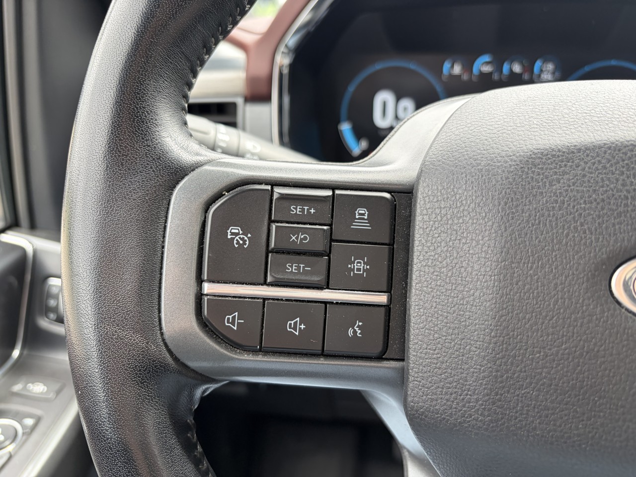 2022 Ford F-150 LARIAT Main Image