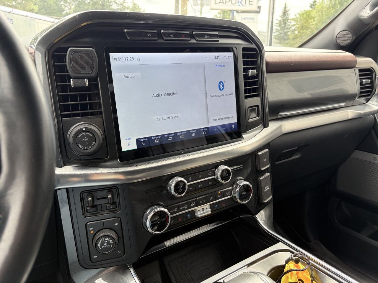 2022 Ford F-150 LARIAT Main Image