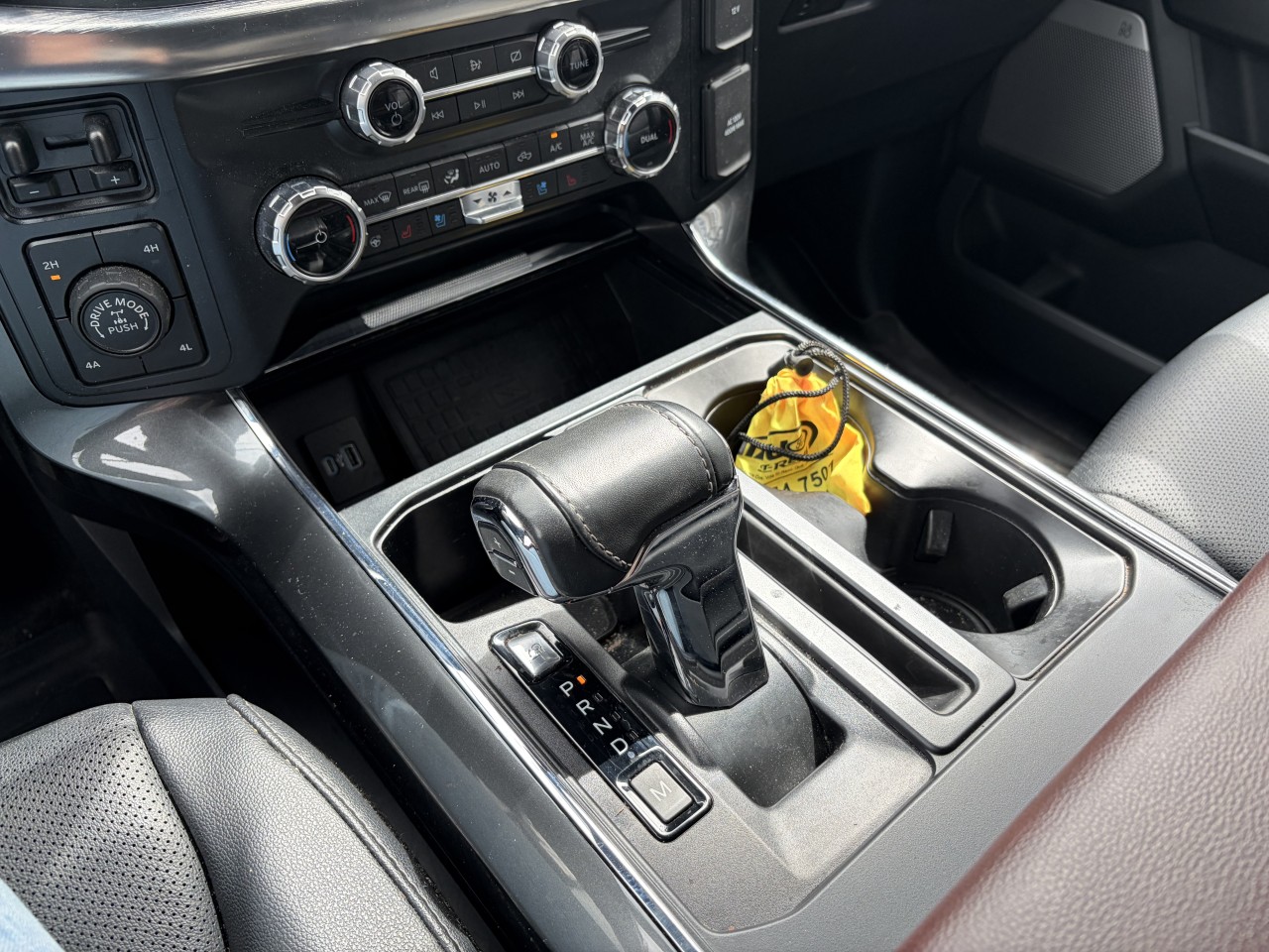 2022 Ford F-150 LARIAT Main Image