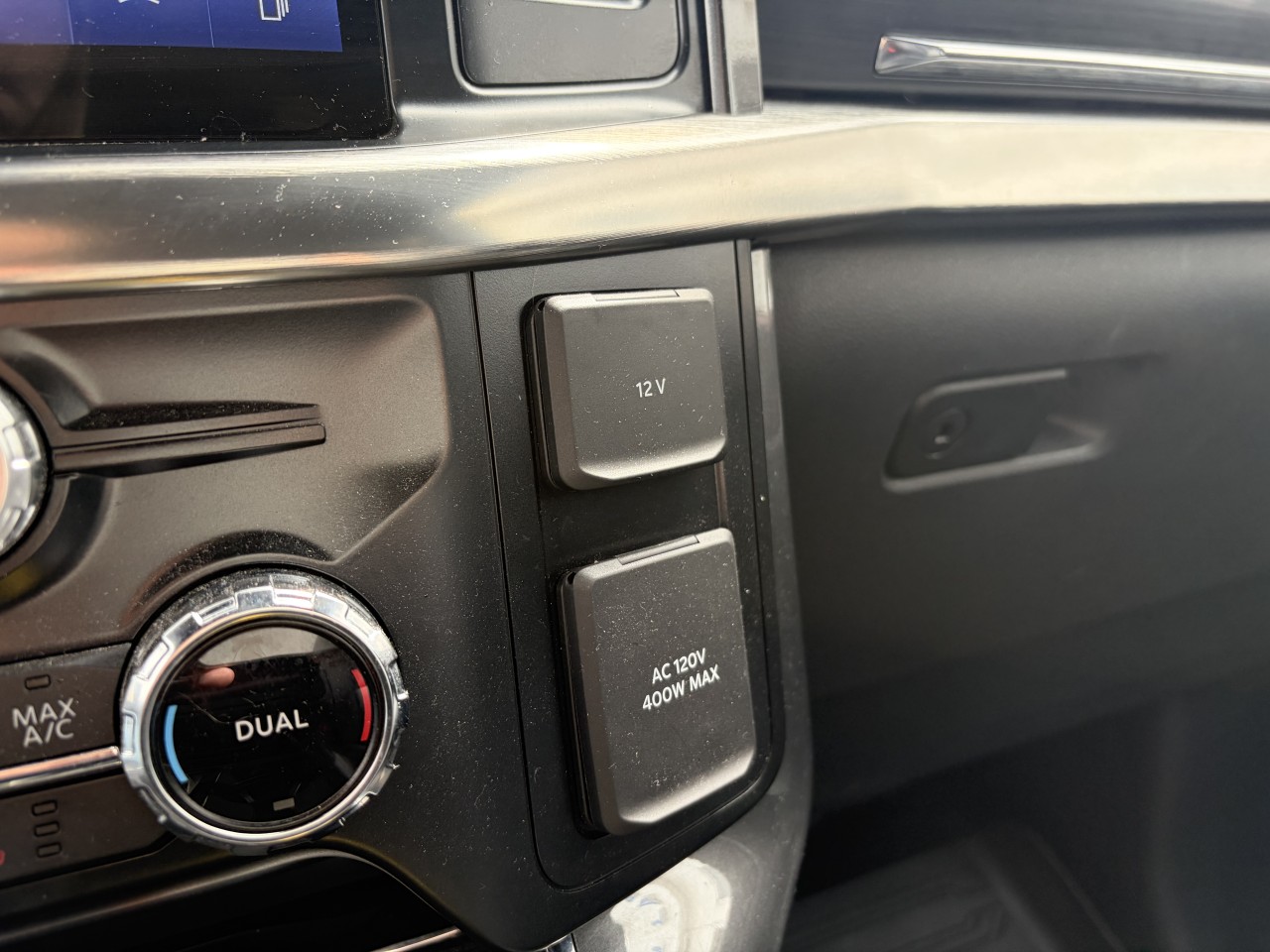 2022 Ford F-150 LARIAT Main Image