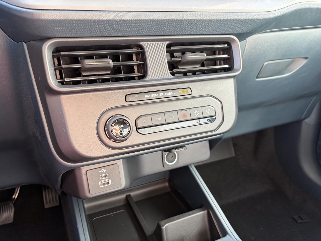 2026 Ford Maverick XL HYBRIDE AWD 101A ENSEMBLE REMORQUAGE 4K Main Image