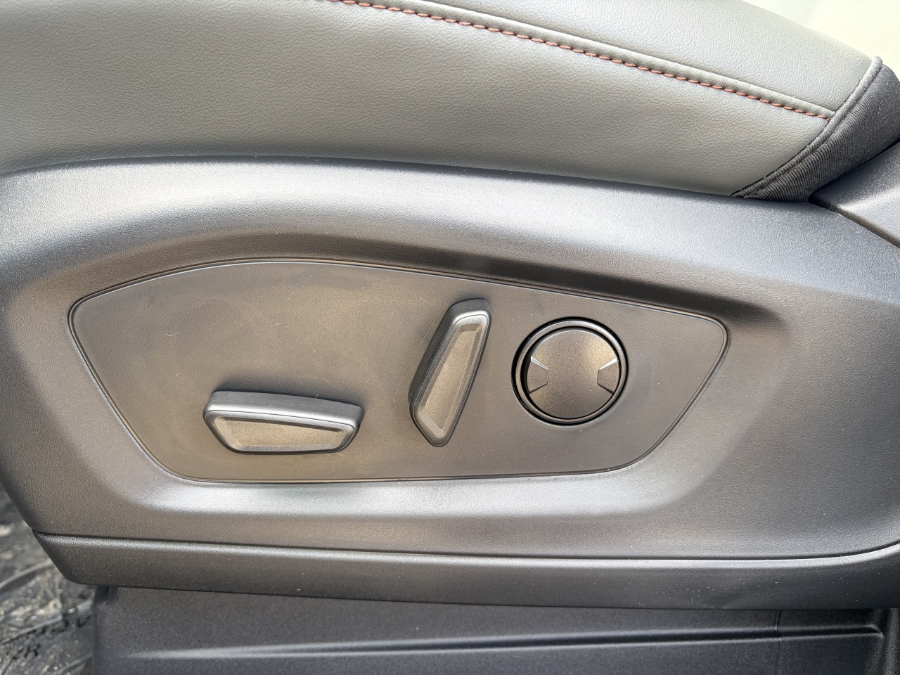 2026 Ford Explorer ACTIVE 4WD 2.3L ECOBOOST Main Image
