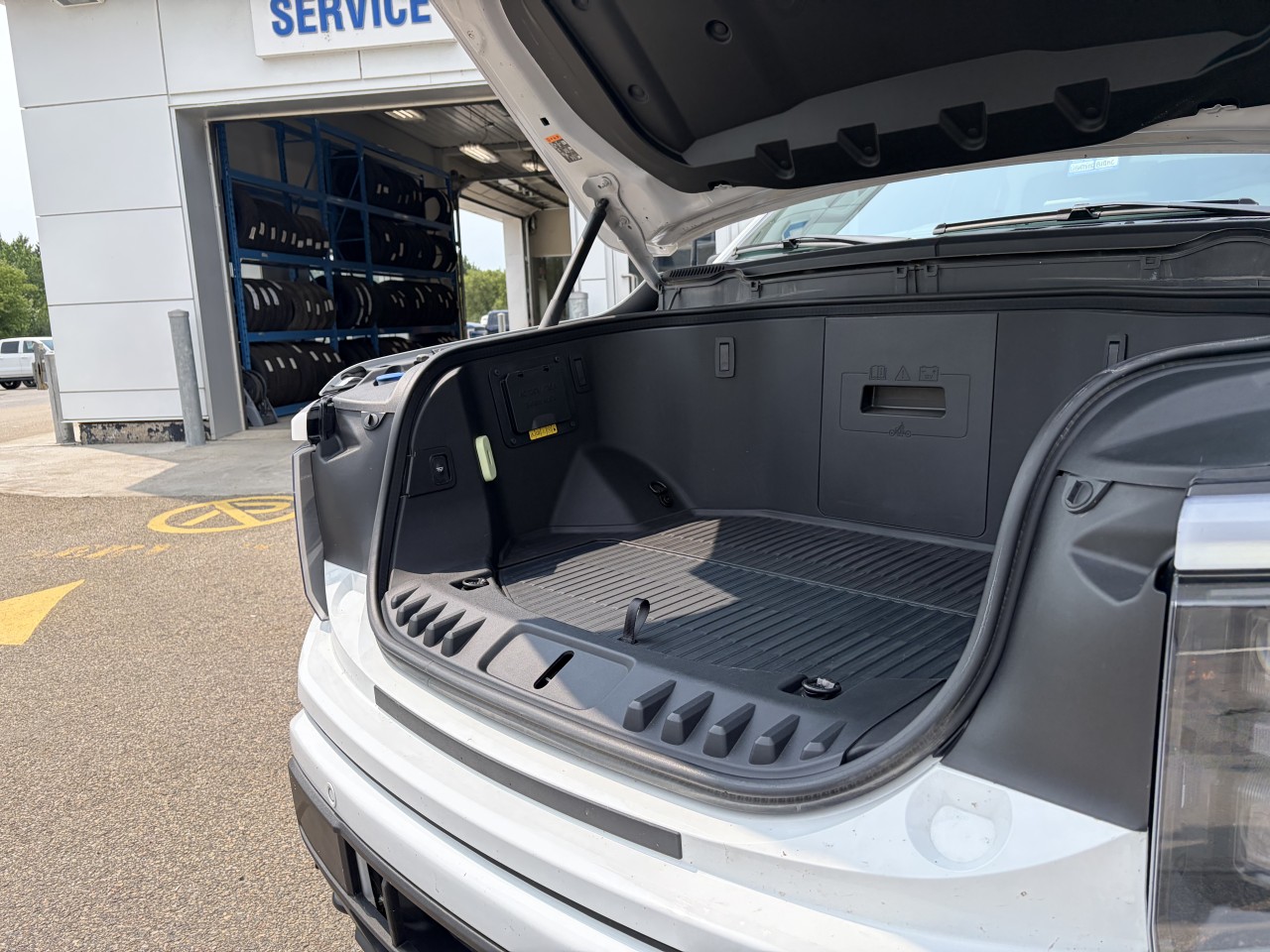 2024 Ford F-150 Lightning FLASH 4X4 SUPERCREW EXTENDED BATTERY RANGE Main Image