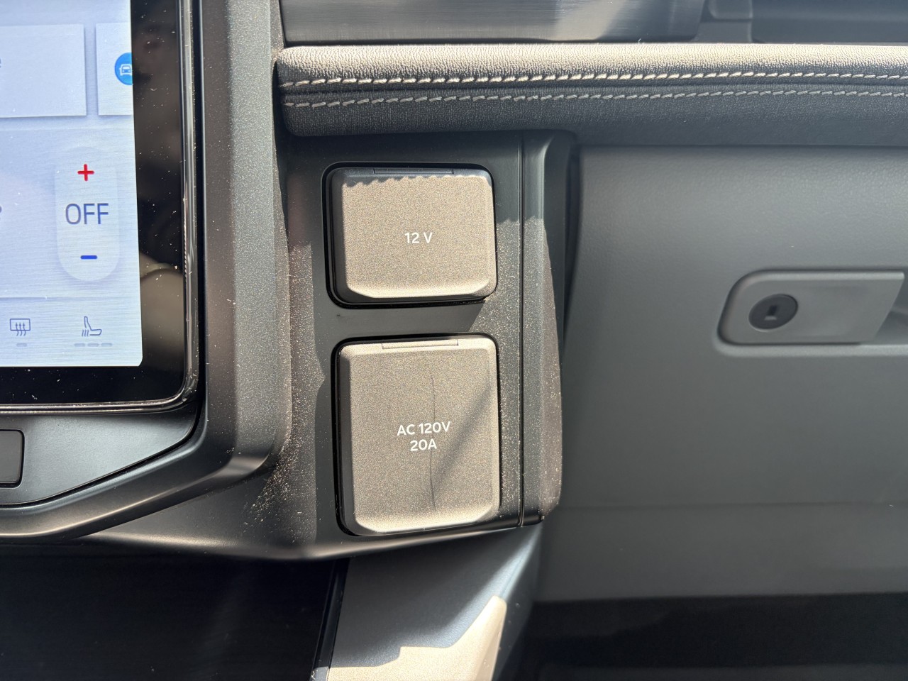 2024 Ford F-150 Lightning FLASH 4X4 SUPERCREW EXTENDED BATTERY RANGE Main Image