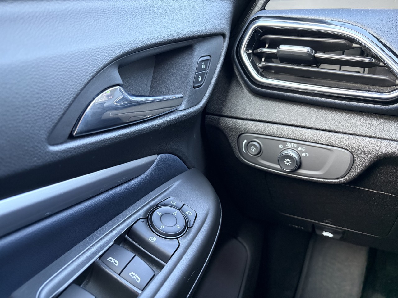 2023 Chevrolet Bolt EUV Premier Main Image