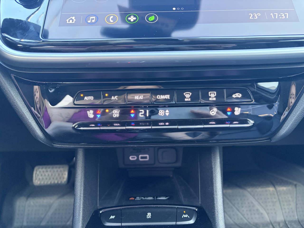 2023 Chevrolet Bolt EUV Premier Main Image