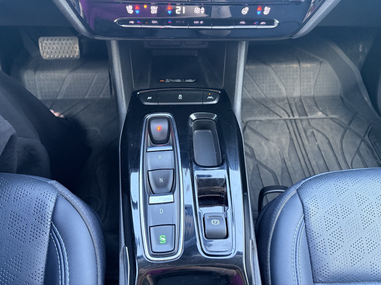 2023 Chevrolet Bolt EUV Premier Main Image