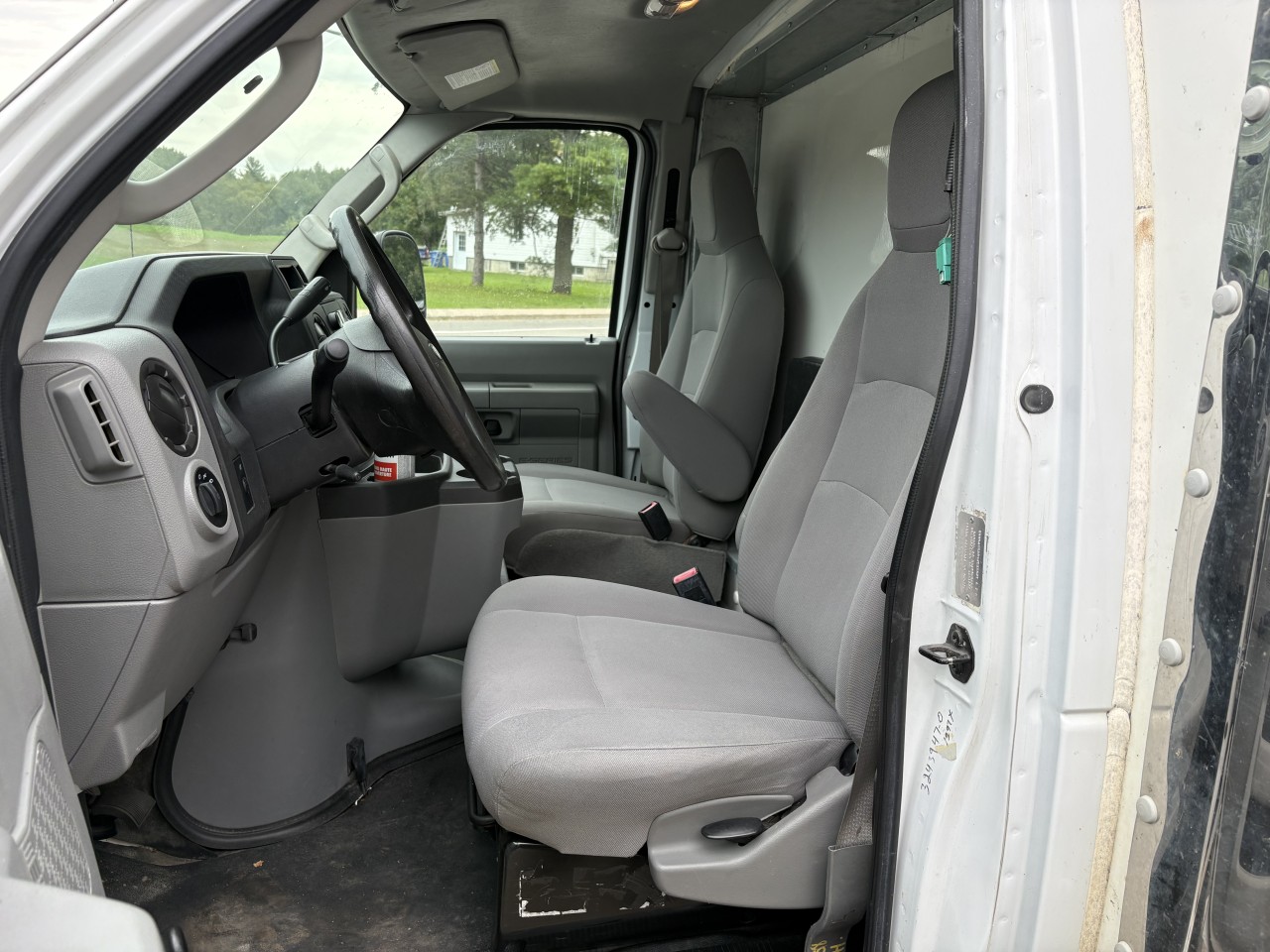 2014 Ford E350 CUTTAWAY 16 PI. E-350 Super Duty Main Image