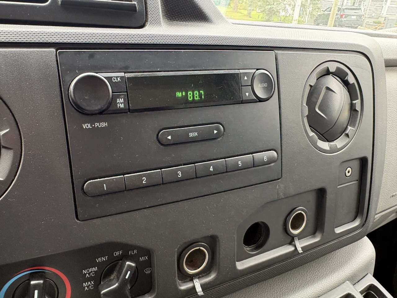 2014 Ford E350 CUTTAWAY 16 PI. E-350 Super Duty Main Image