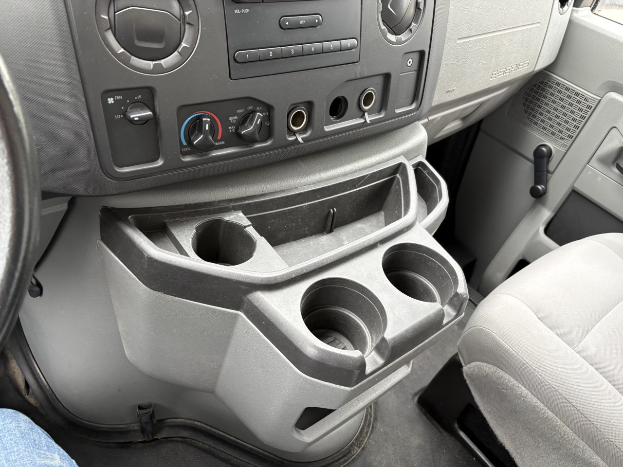 2014 Ford E350 CUTTAWAY 16 PI. E-350 Super Duty Main Image