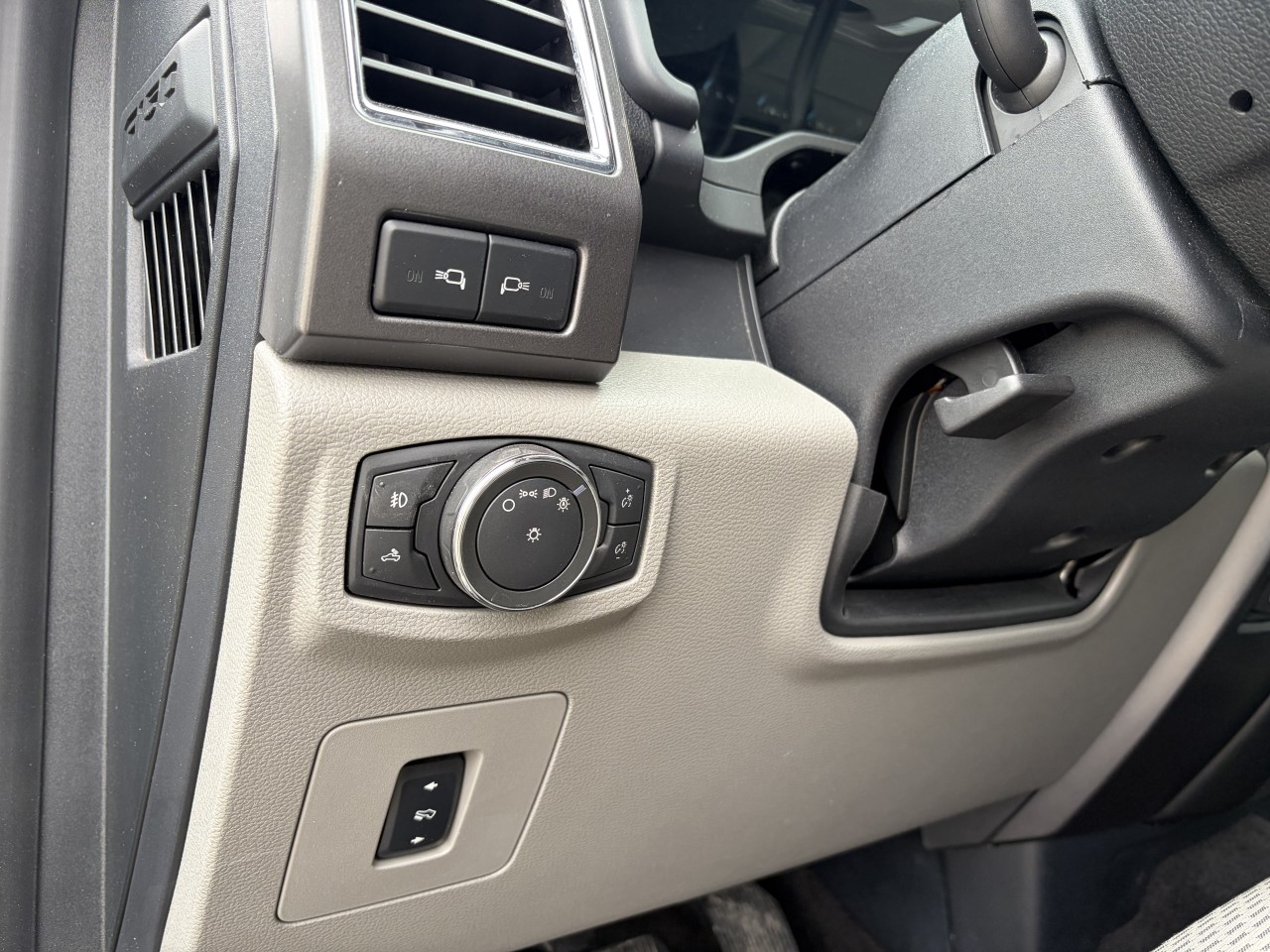 2016 Ford F-150 XLT Main Image
