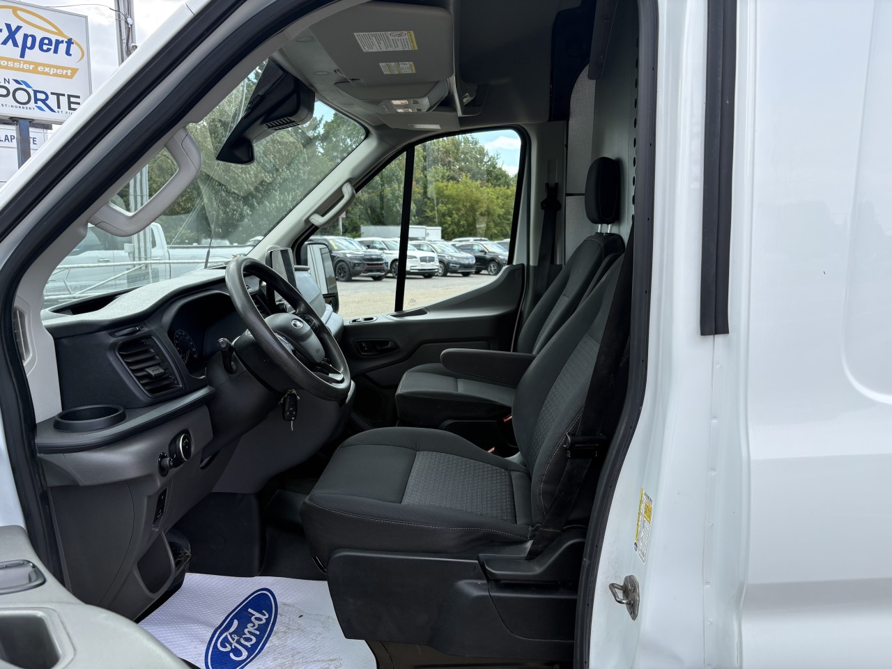 2021 Ford Transit fourgon utilitaire T-250 Med Rf 9070 GVWR RWD Main Image