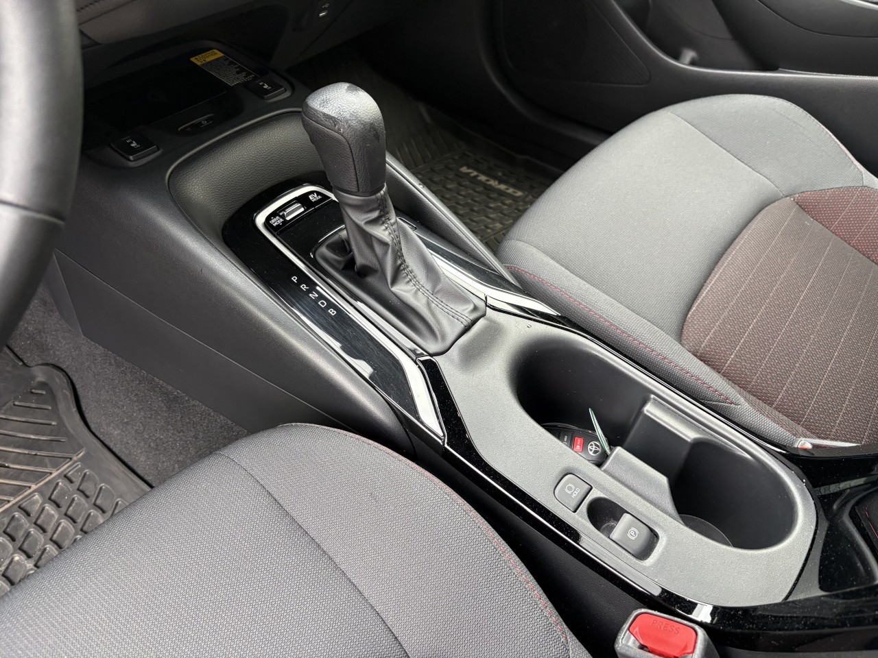 2025 Toyota Corolla SE AWD Hybrid Main Image