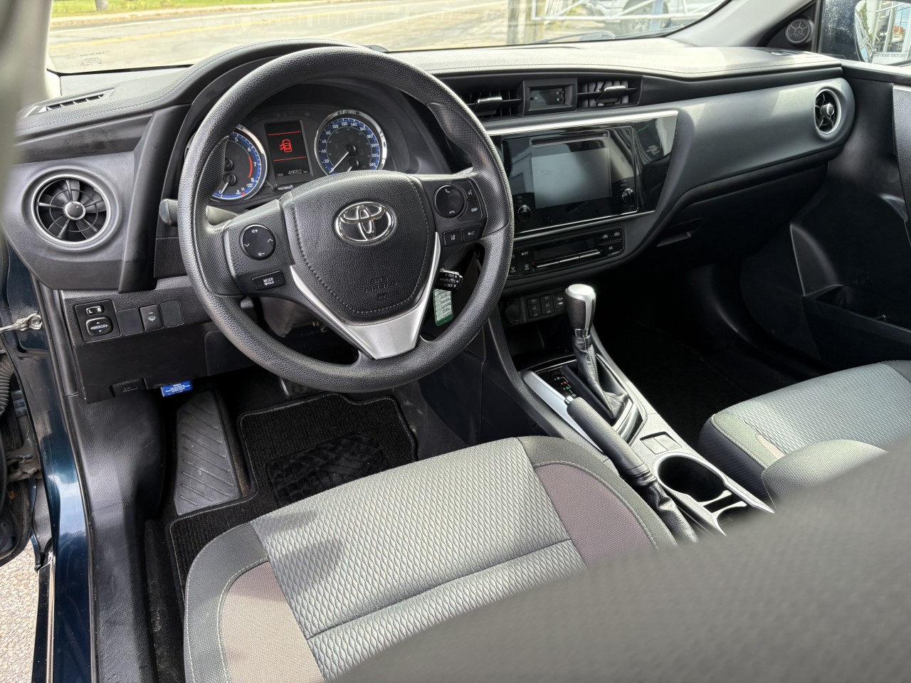 2018 Toyota Corolla LE Main Image