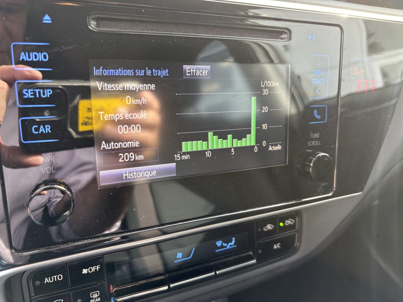 2018 Toyota Corolla LE Main Image