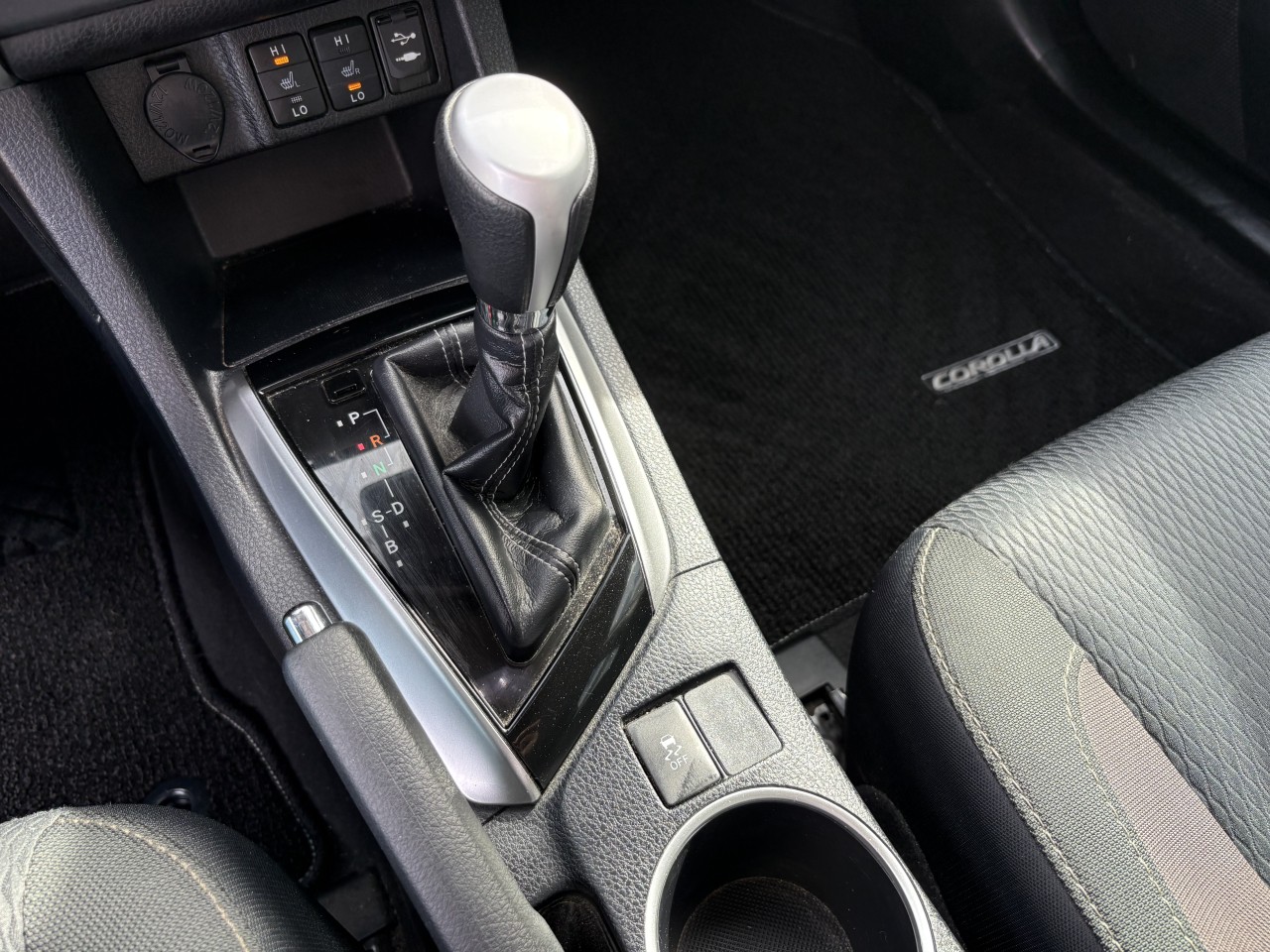 2018 Toyota Corolla LE Main Image