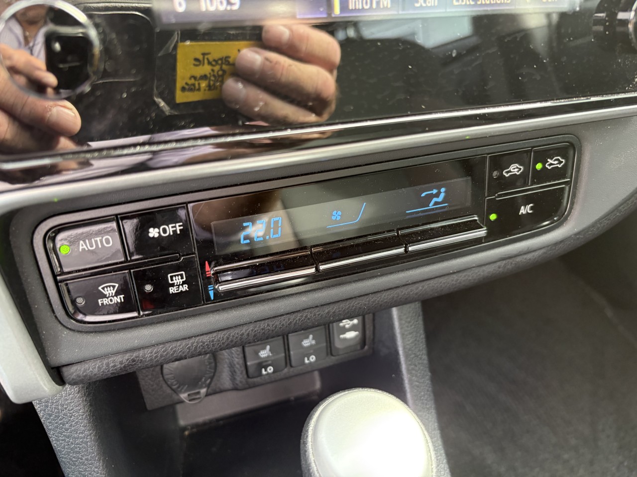 2018 Toyota Corolla LE Main Image
