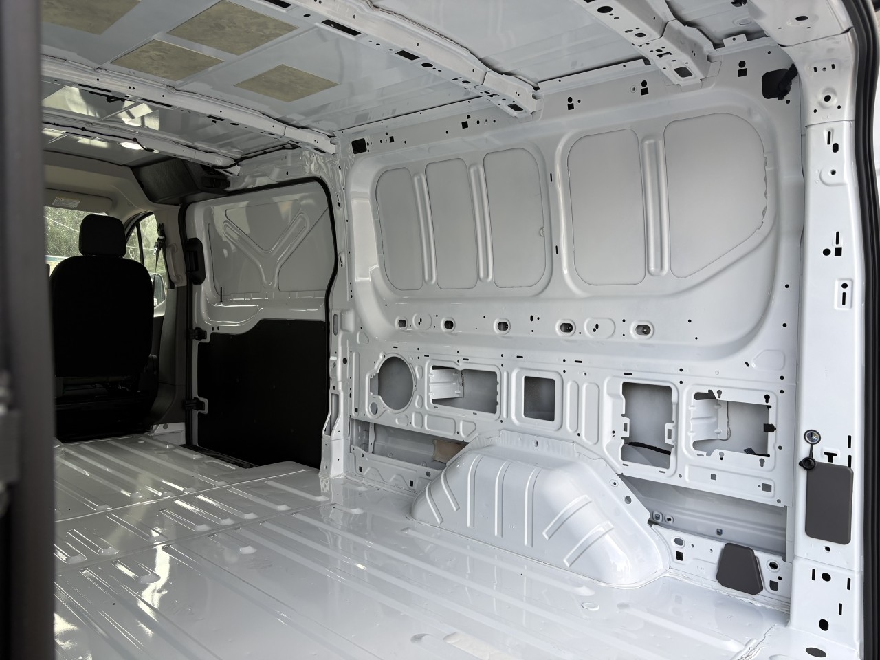 2026 Ford Transit fourgon utilitaire Toit bas 148 RWD T-250 Low Rf 9070 GVWR RWD Main Image