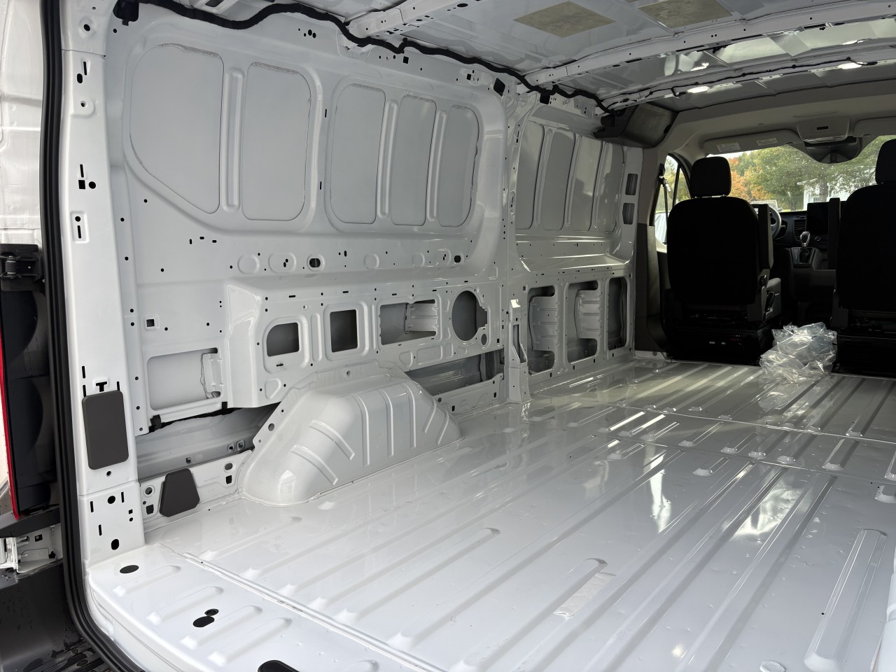 2026 Ford Transit fourgon utilitaire Toit bas 148 RWD T-250 Low Rf 9070 GVWR RWD Main Image