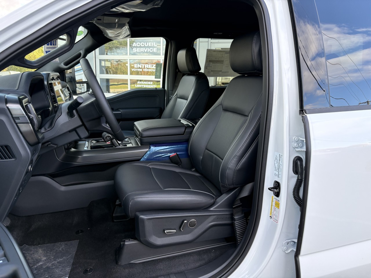 2026 Ford F-150 LARIAT Main Image