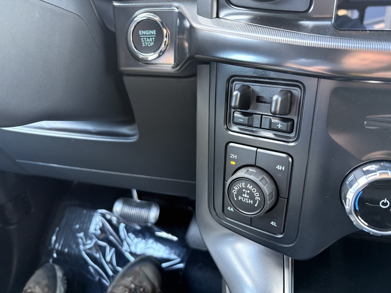2026 Ford F-150 LARIAT Main Image