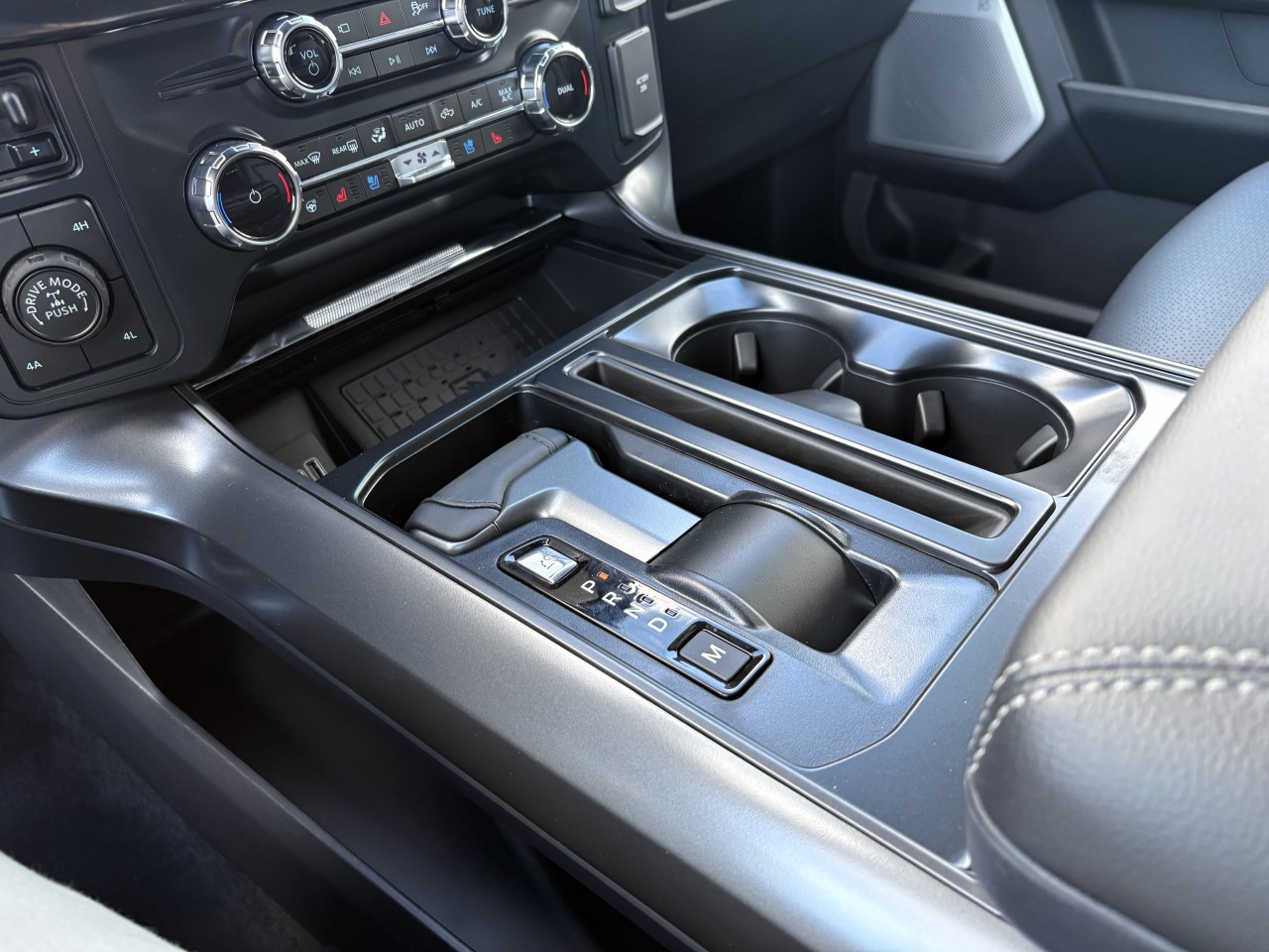2026 Ford F-150 LARIAT Main Image