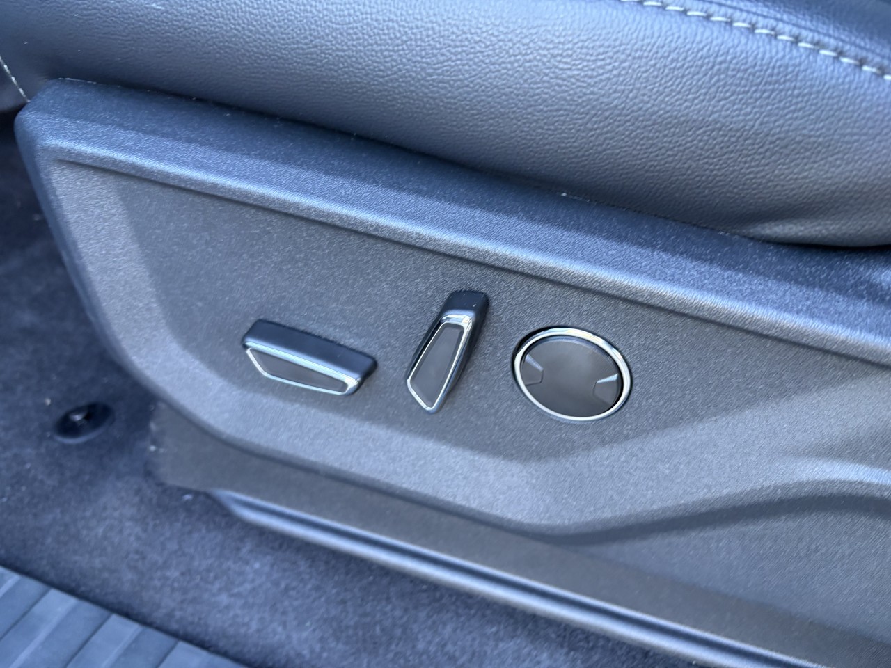 2026 Ford F-150 LARIAT Main Image