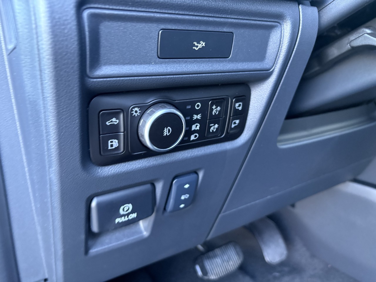 2026 Ford F-150 LARIAT Main Image