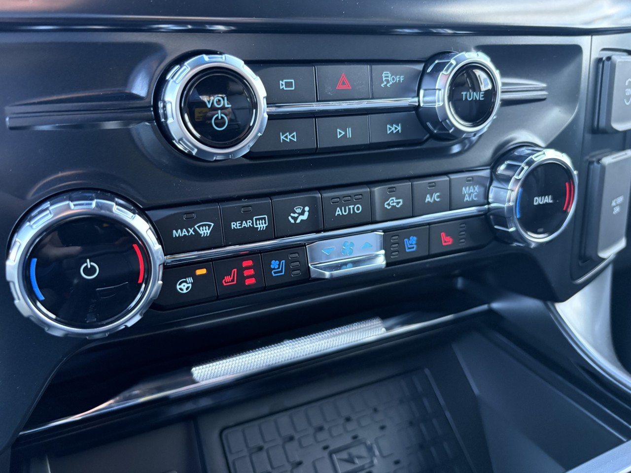 2026 Ford F-150 LARIAT Main Image