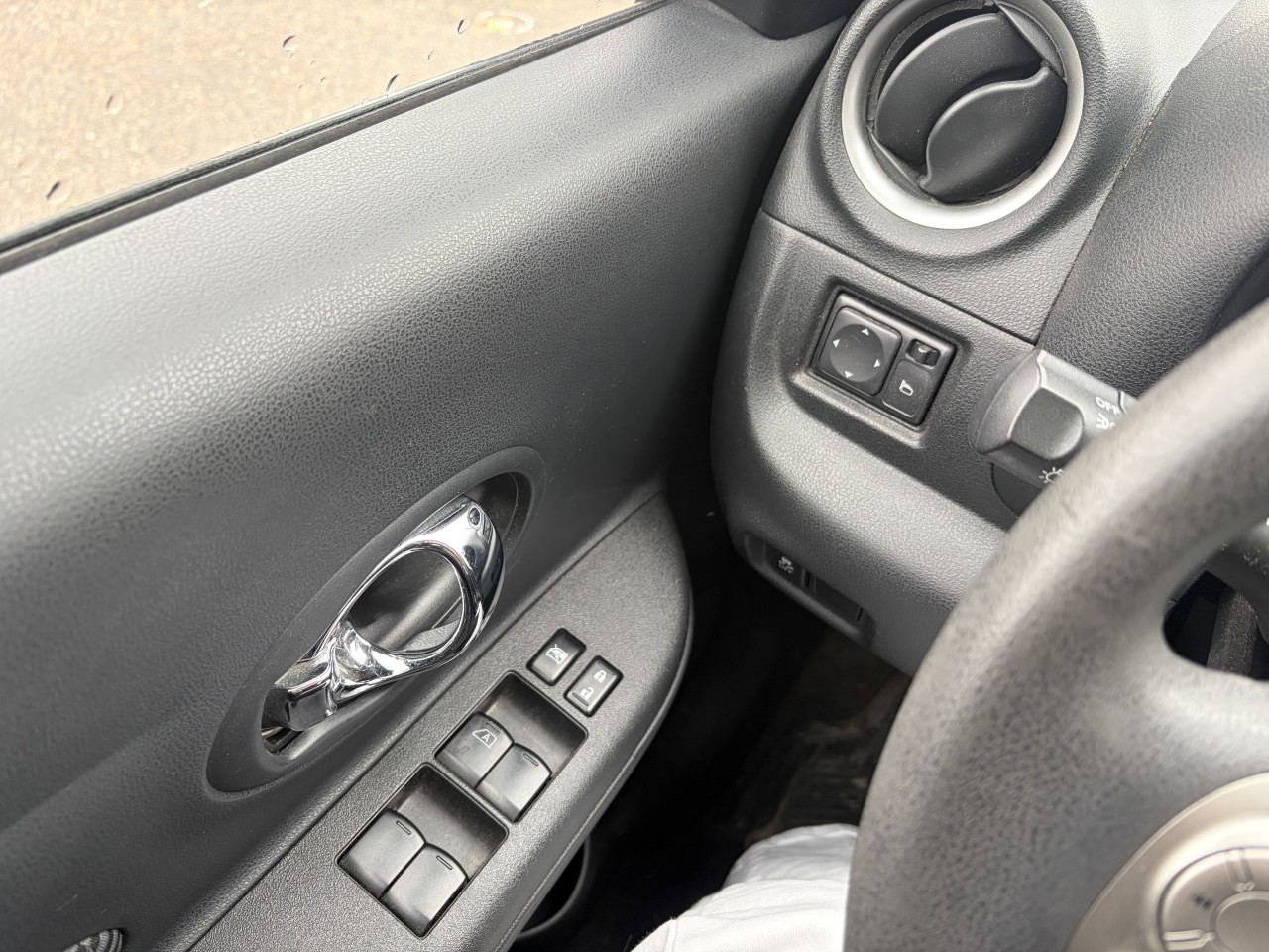 2015 Nissan Micra SV Main Image