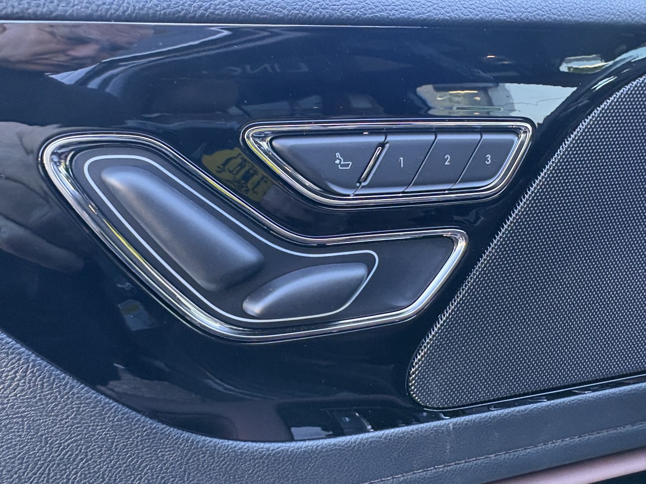 2027 Lincoln Aviator Reserve Main Image