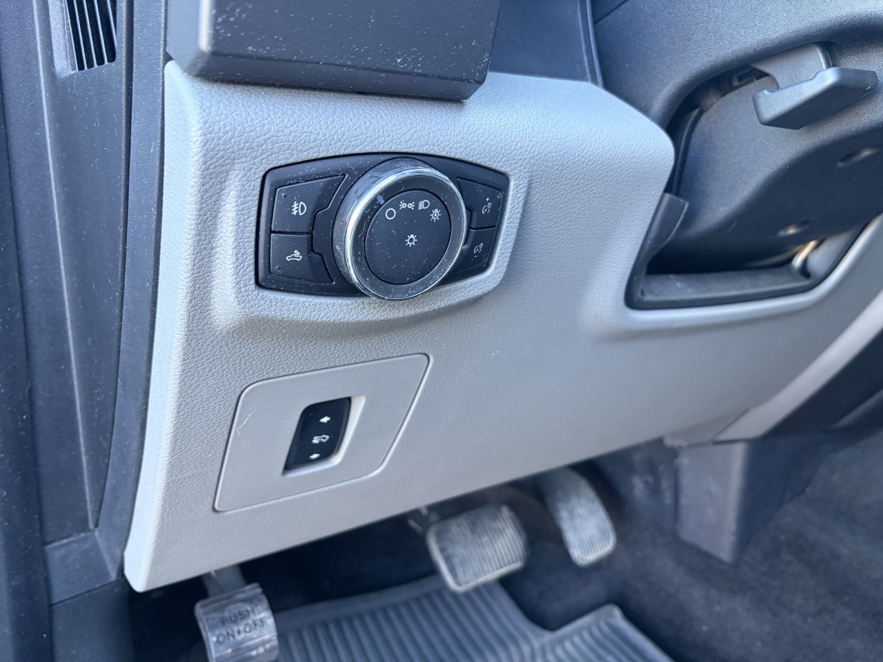 2016 Ford F-150 XLT Main Image