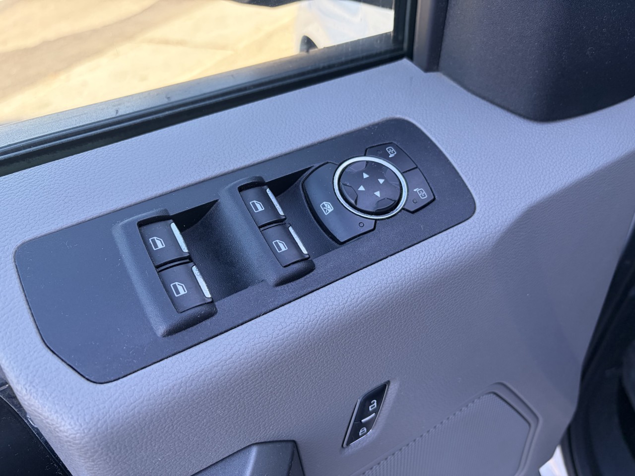 2016 Ford F-150 XLT Main Image