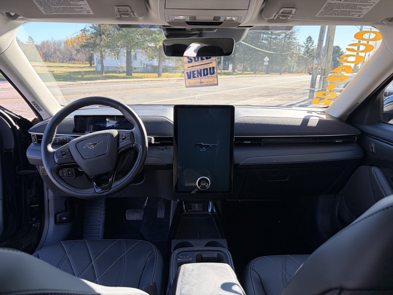 2025 Ford Mustang Mach-E SELECT TAPIS RECHARGE SANS FIL SIÈGES AVANT CHAUFFANT Main Image