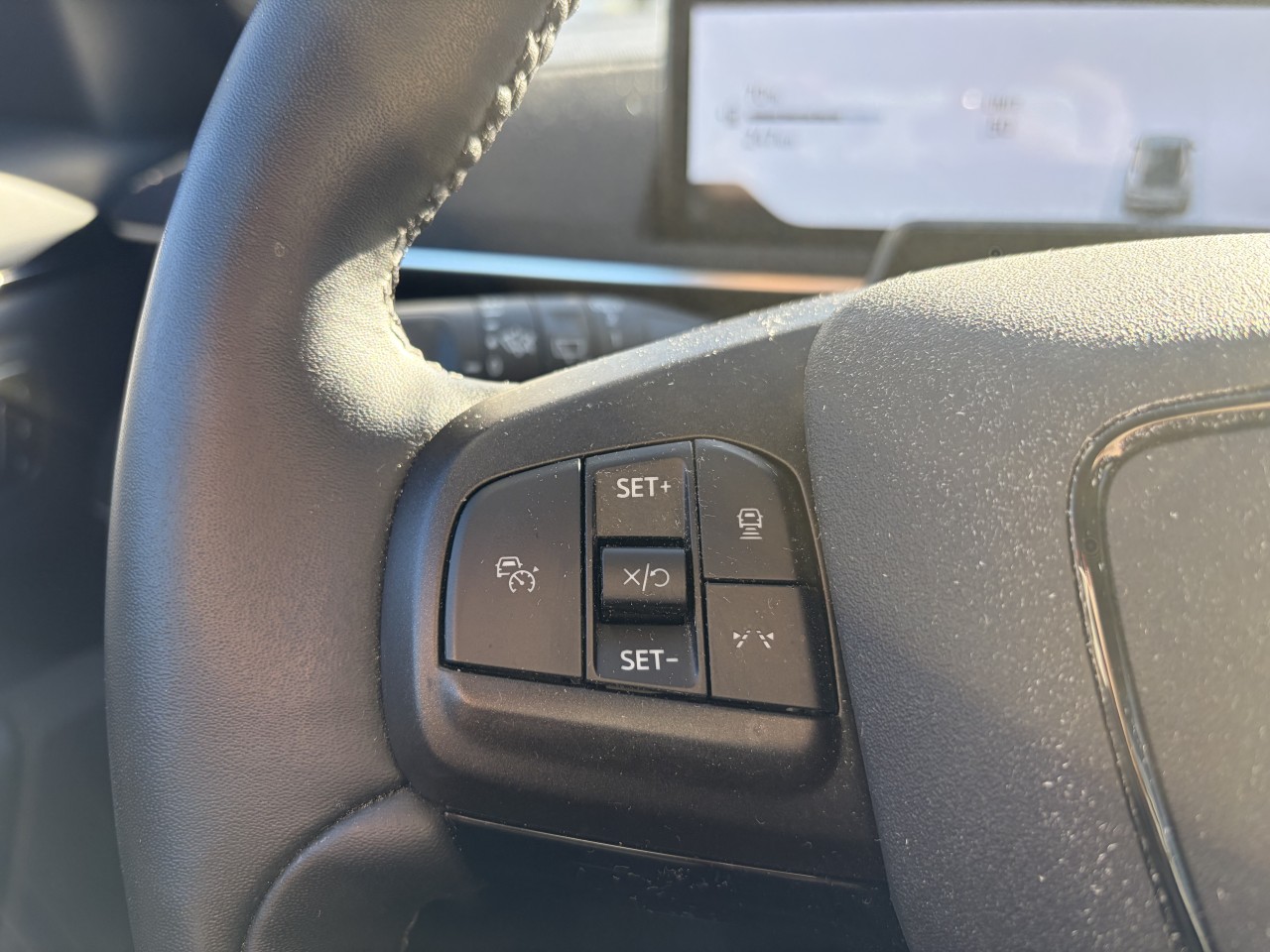 2025 Ford Mustang Mach-E SELECT TAPIS RECHARGE SANS FIL SIÈGES AVANT CHAUFFANT Main Image