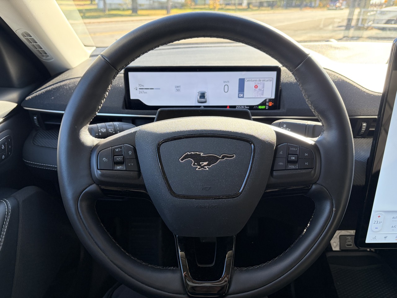 2025 Ford Mustang Mach-E SELECT TAPIS RECHARGE SANS FIL SIÈGES AVANT CHAUFFANT Main Image