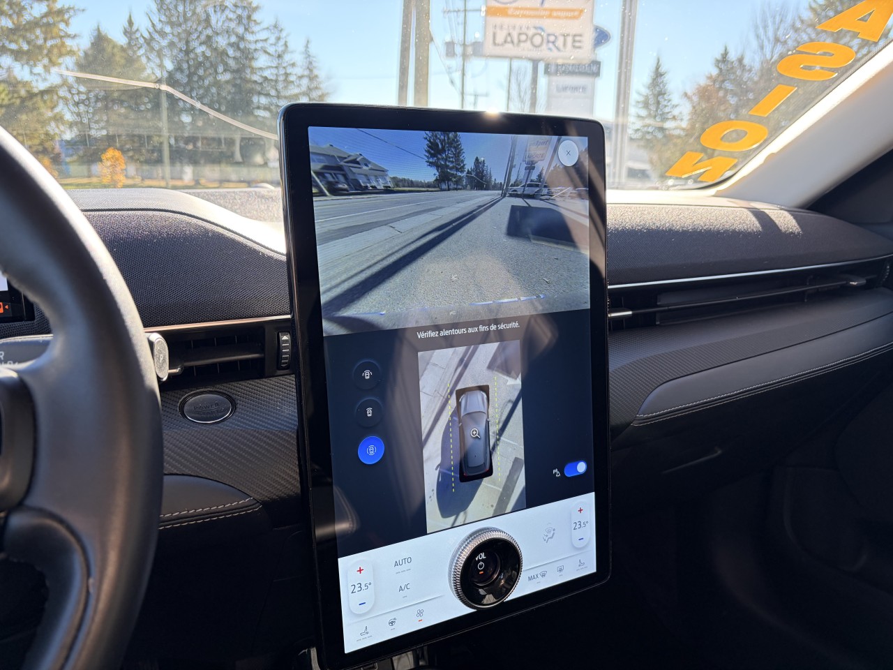 2025 Ford Mustang Mach-E SELECT TAPIS RECHARGE SANS FIL SIÈGES AVANT CHAUFFANT Main Image