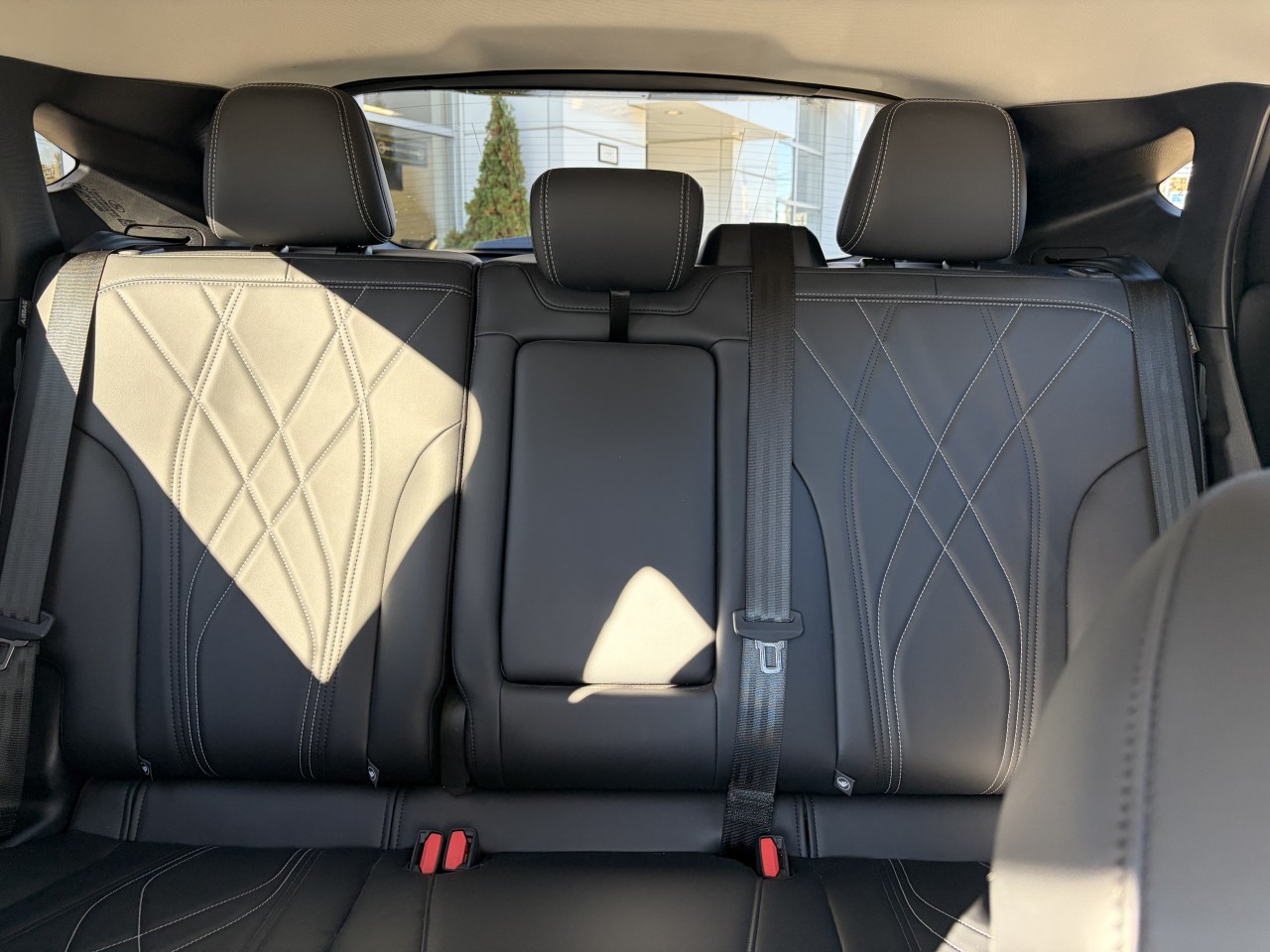2025 Ford Mustang Mach-E SELECT TAPIS RECHARGE SANS FIL SIÈGES AVANT CHAUFFANT Main Image