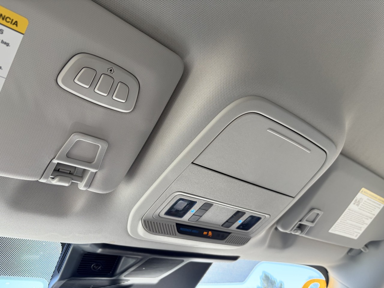 2025 Ford Mustang Mach-E SELECT TAPIS RECHARGE SANS FIL SIÈGES AVANT CHAUFFANT Main Image